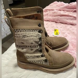 Womens Born hiking boots